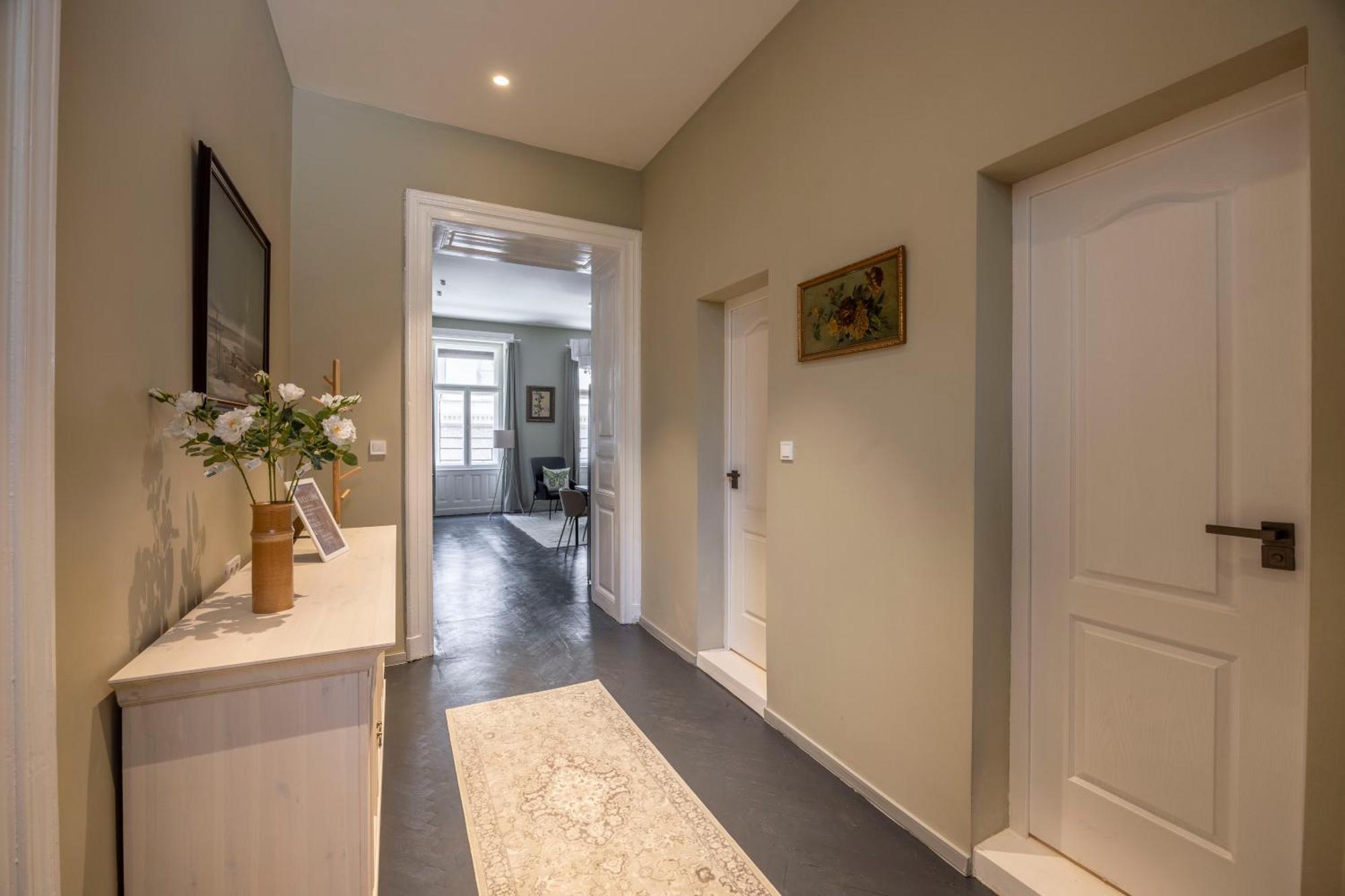 Charming Art Deco Style Apartment In The Heart Of بودابست المظهر الخارجي الصورة